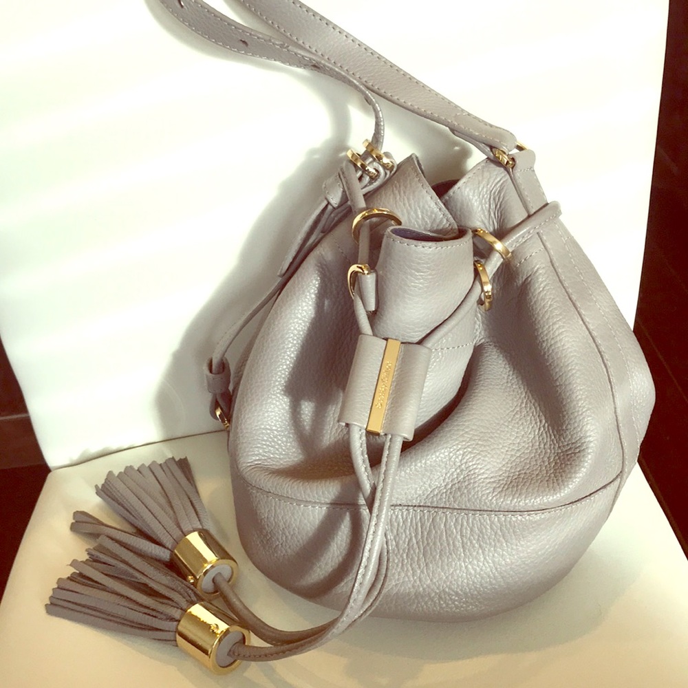 Stylish grey colored bucket bag!